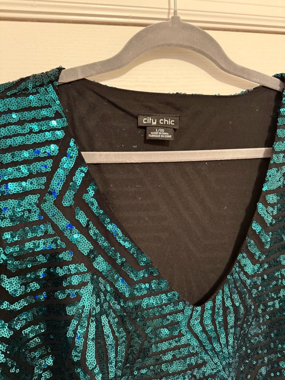 City Chic Emerald Green Sequin Long Sleeve Dress Size 20 - Picture 3 of 5